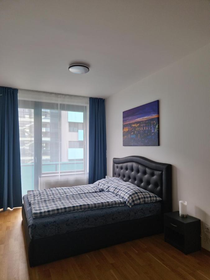 Vltava Apartments Прага Екстер'єр фото